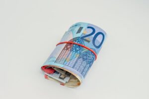 Notgroschen aufbauen trotz geringem Einkommen