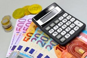 Geld für Steuernachzahlungen parken – welche sichere Anlage passt