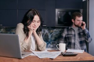 Kreditvertrag prüfen vor Unterschrift - welche Angaben entscheidend sind