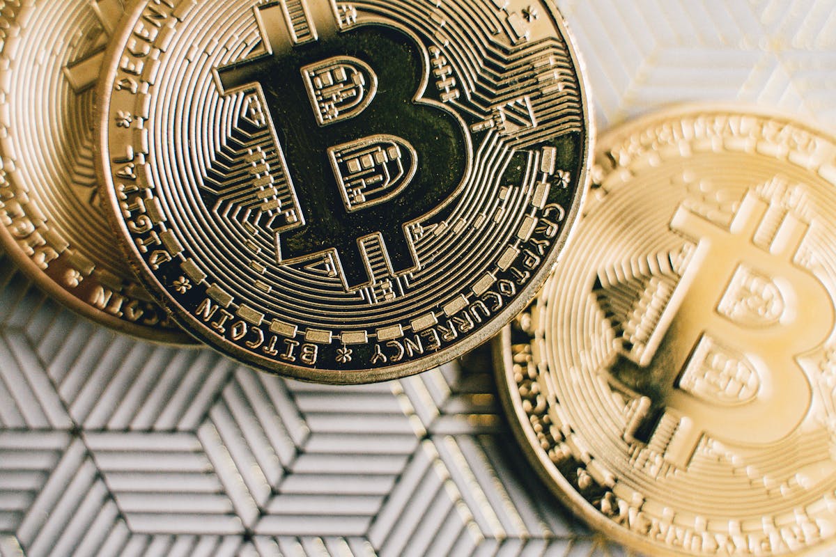 Krypto-Sparplan oder Einmalkauf – welche Strategie passt besser bei starken Schwankungen?