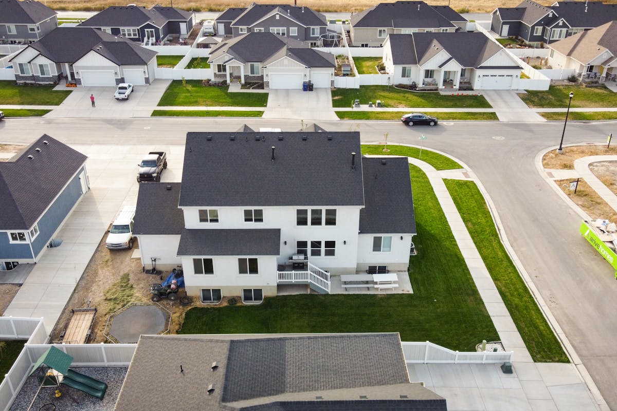 Fixkosten senken: Welche Verträge du zuerst prüfen solltest